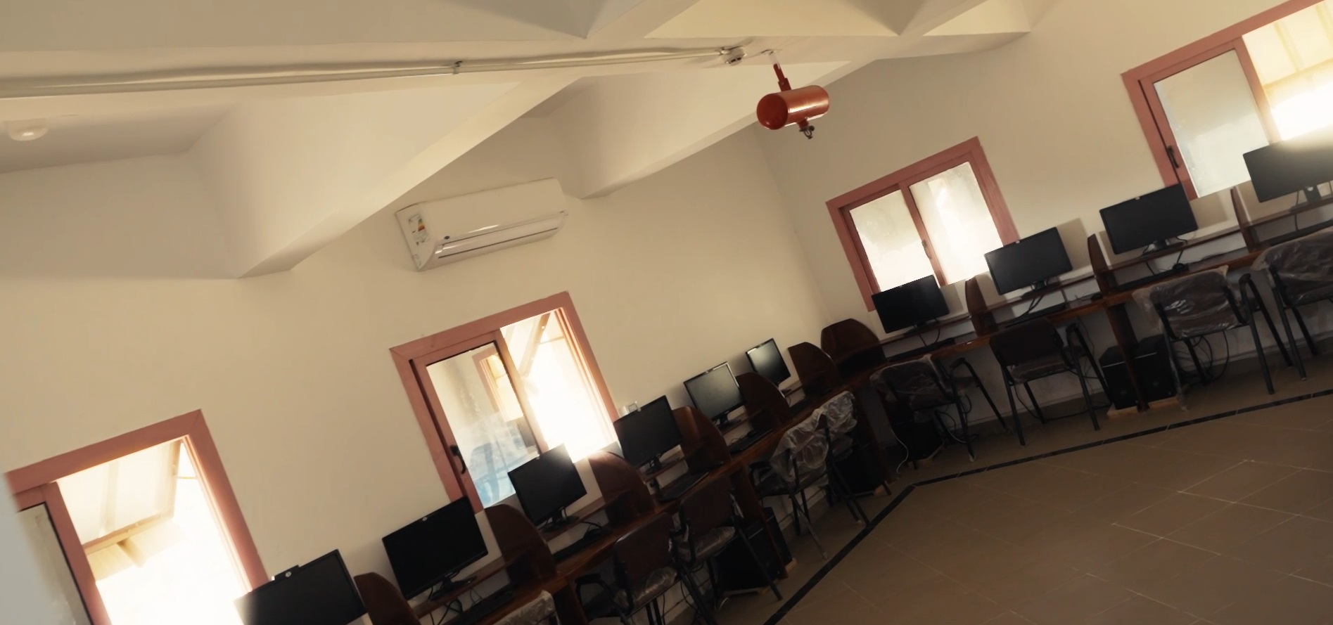 مكتبة المعهد